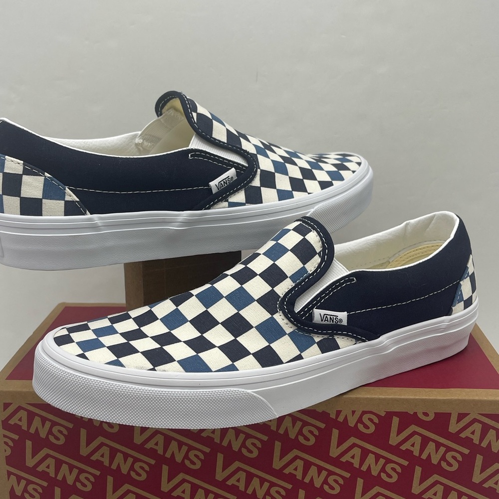Vans WMNS Blue Checkerboard Classic Slip-On
Tri-Tone Check Navy
VN000D5PBX9 - Picture 14 of 16